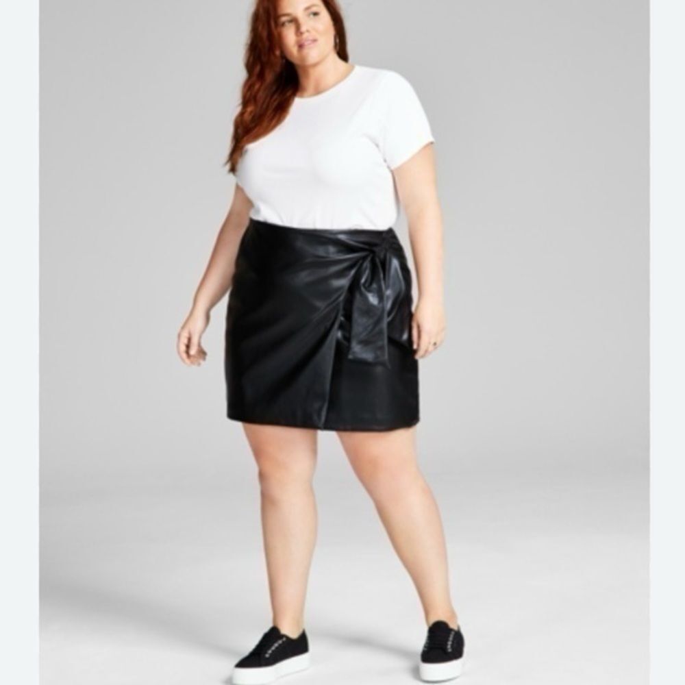 Women's 0X NWT Plus Size Vegan Black Faux Leather Short Wrap Mini Skirt New